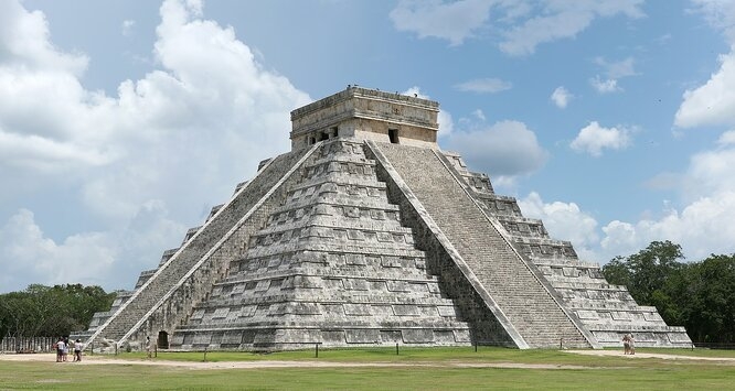 1280px-Chichen_Itza_3.jpeg