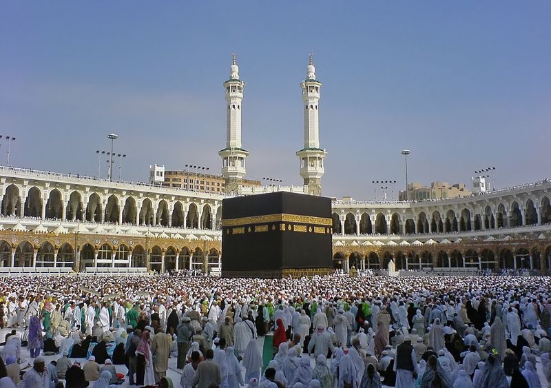 800px-Kaaba_mirror_edit_jj.jpg