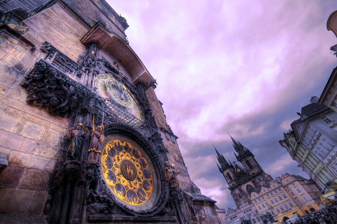 Prague_Astronomical_Clock_Tower (1).jpg