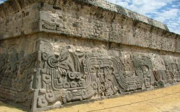 Xochicalco-Temple-of-Quetzalcoatl-Feathered-Serpent.jpg